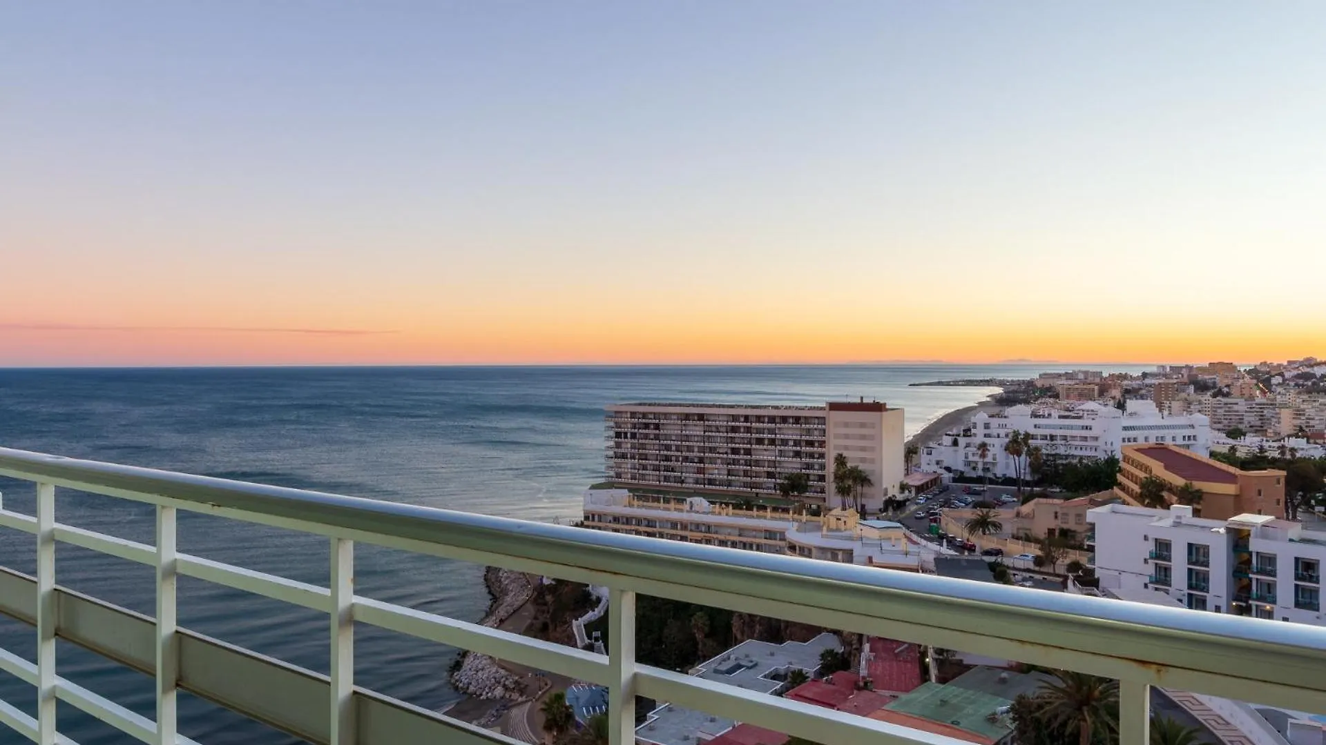 Moderno Apartamento Con Impresionantes Vistas Al Mar Torremolinos 0*,