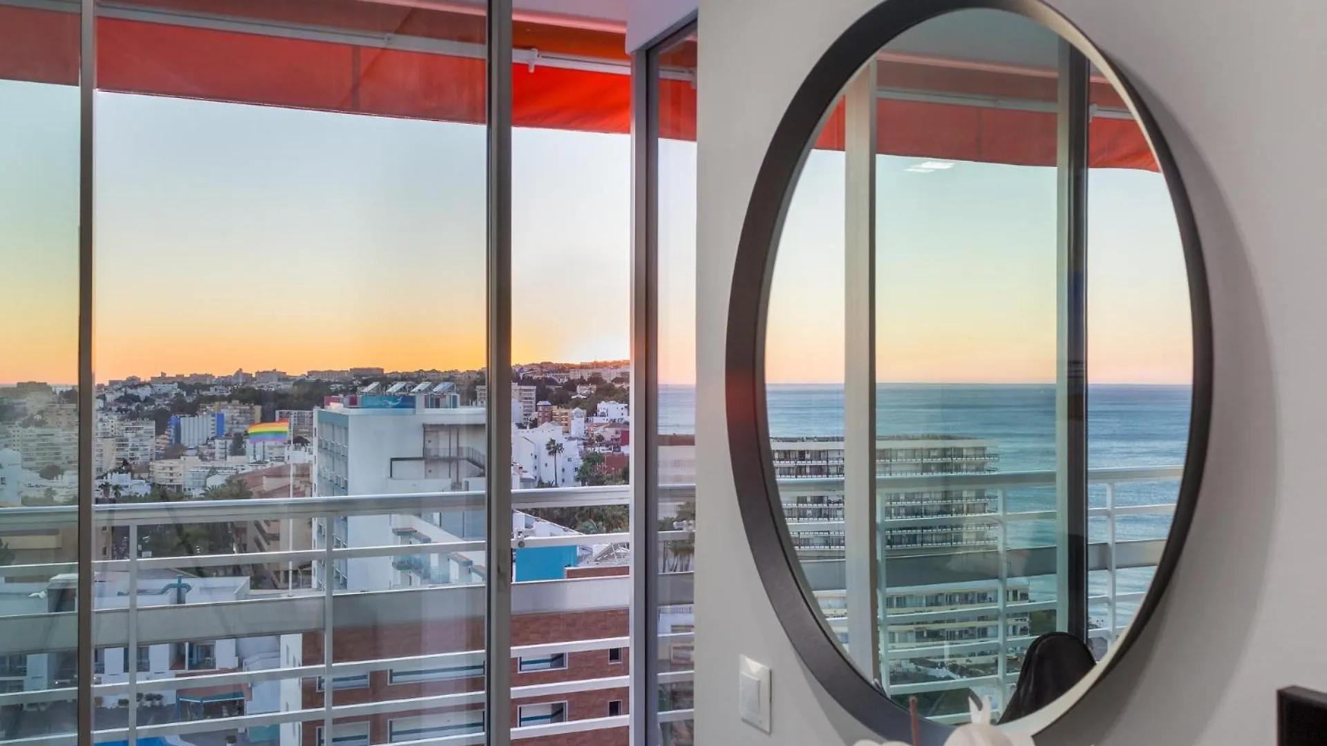 Moderno Apartamento Con Impresionantes Vistas Al Mar Torremolinos